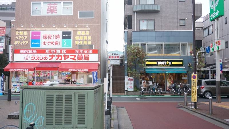 喜多見駅周辺は生活に必要な店舗が揃っています