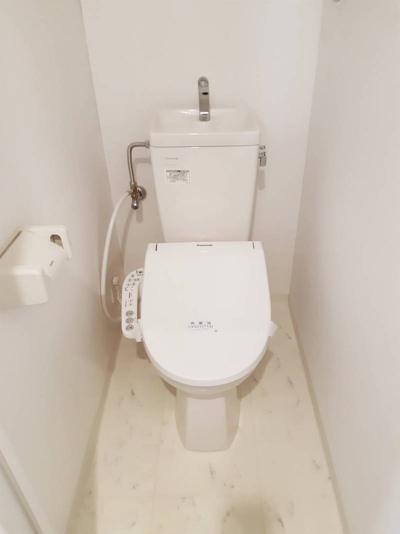 温水洗浄便座付きトイレ