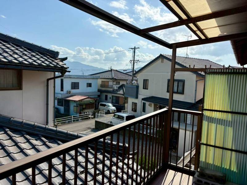 眺めの良いバルコニー。洗濯物もお布団も外干し可能！