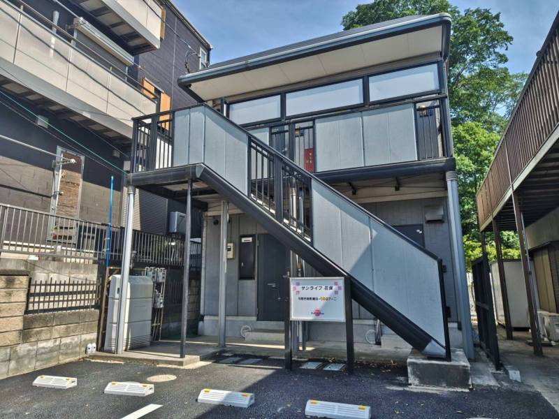 与野イオンの裏で、緑に囲まれた環境。