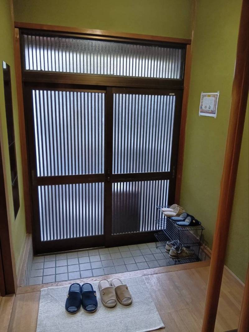 姿見付きの玄関はすっきりしています。