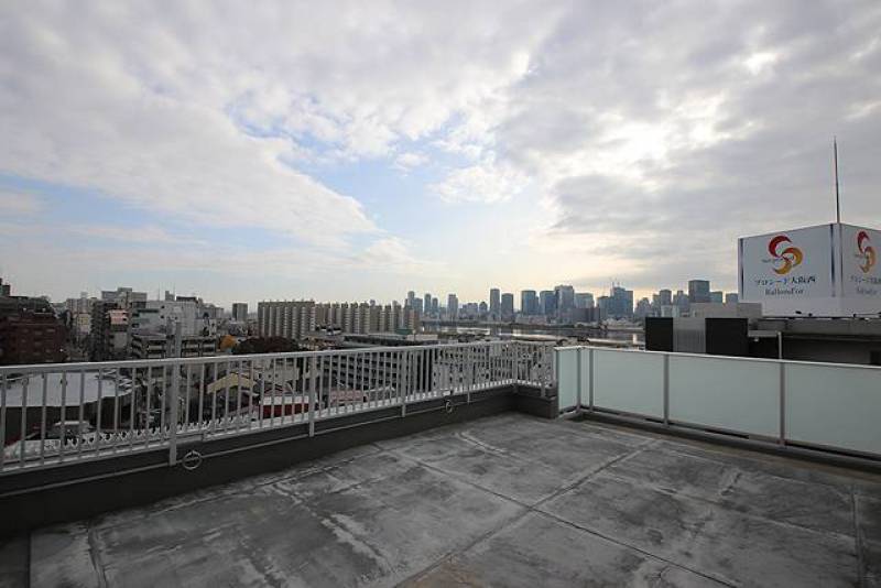 最上階9階の広々ルーフバルコニー付きのお部屋です。