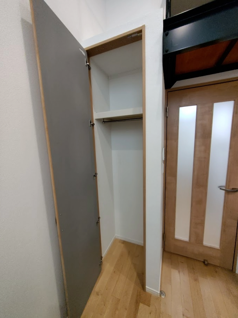 リビングにクローゼット収納を配備！