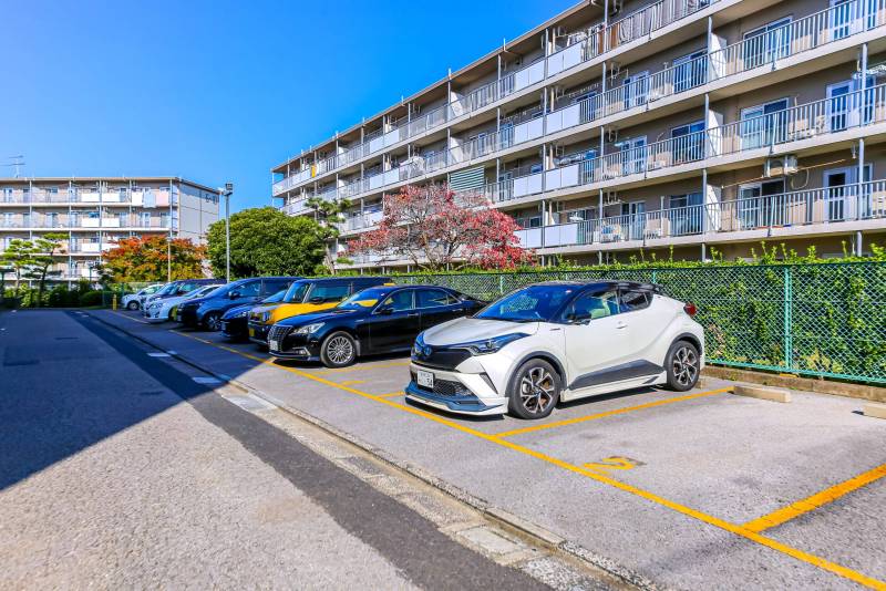 敷地内駐車場。空きあります