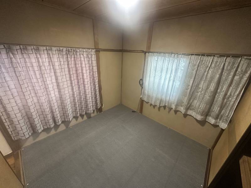 ２面採光の２階の部屋2