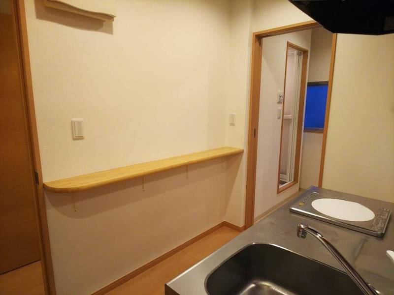 友人が来た時にはカウンターの小窓から料理を出せます！