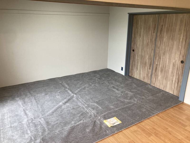 キッチン横　六畳