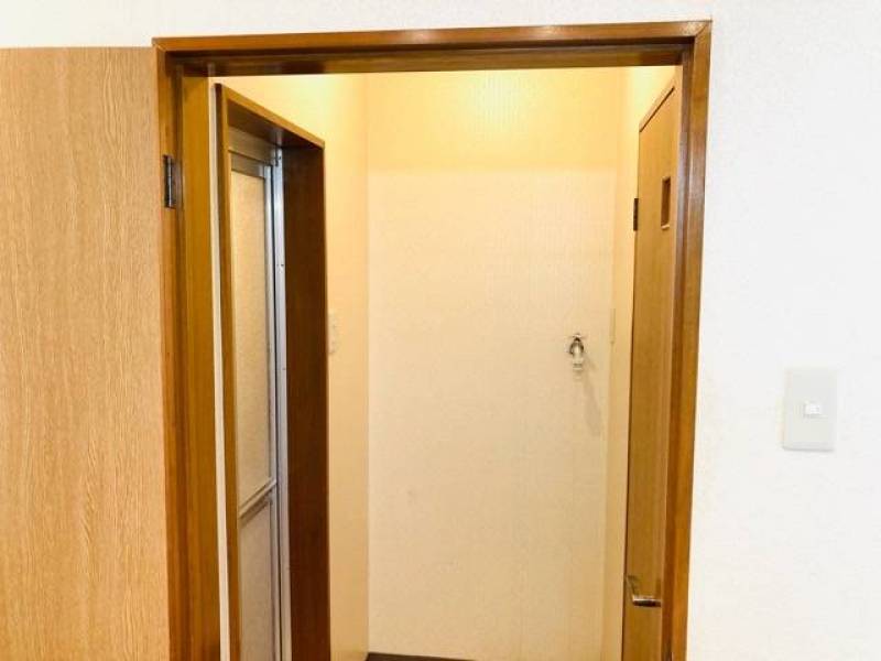 浴室脱衣所に洗濯機置場があります