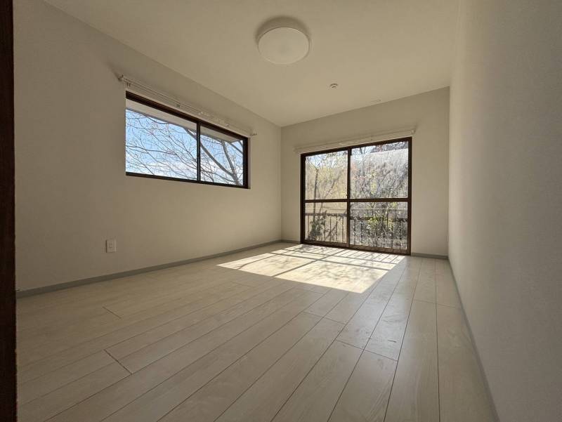 2階洋室1（照明付き）