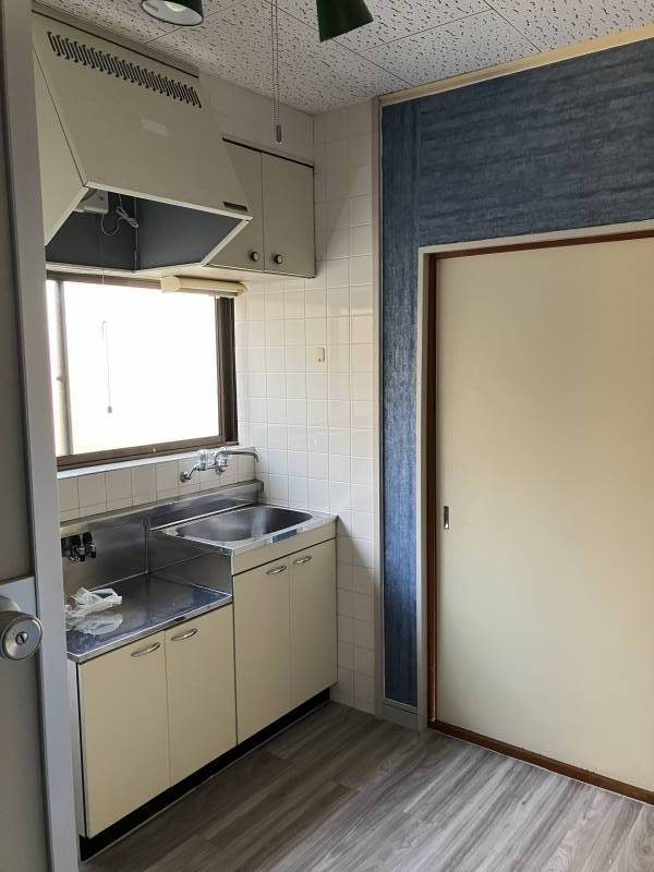 流しは、入れ替えてほぼ使用されてません。ピカピカです！