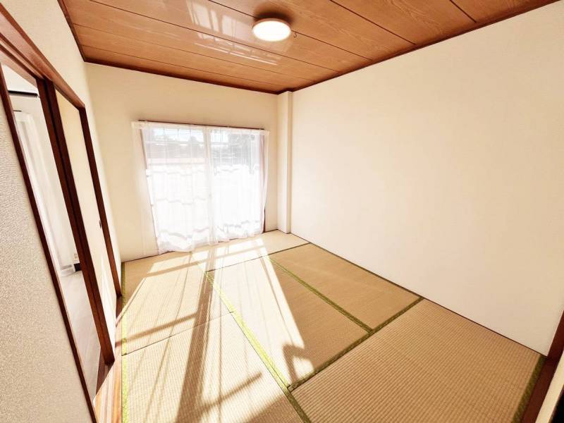 和室6帖も陽当たり良好！畳を新しく張り替え済です