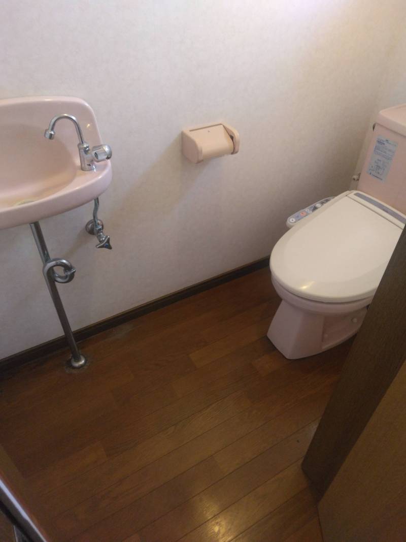 独立手洗いとウォシュレット付いてます！