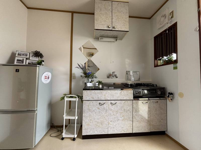 キッチンリメイク済み。冷蔵戸・２口コンロ付♪