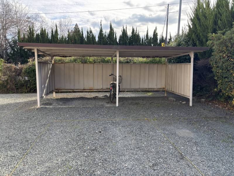 敷地内自転車置き場です。