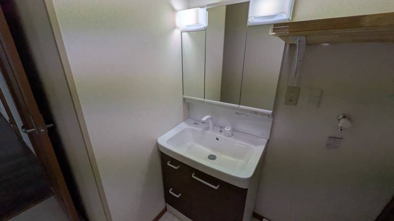 三面鏡洗髪洗面化粧台。