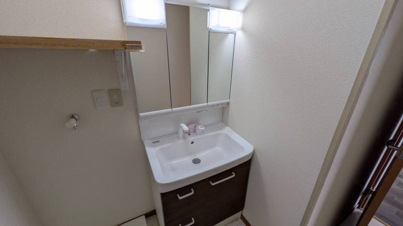 三面鏡洗髪洗面化粧台。