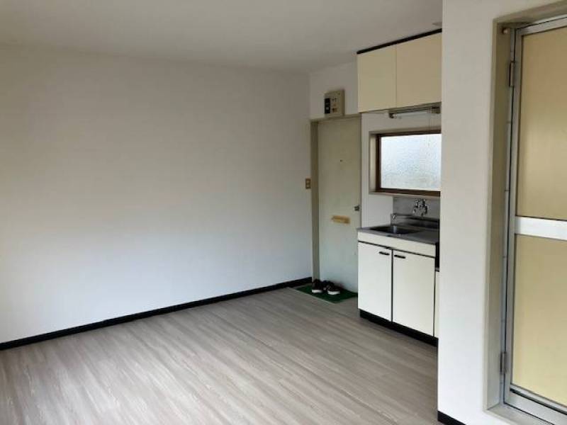 2025年12月クロス＆クッションフロア張替え済み