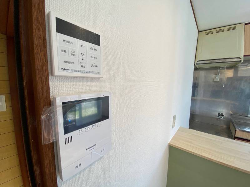 新設のＴＶモニタフォンと給湯器のリモコンです！ピカピカ！