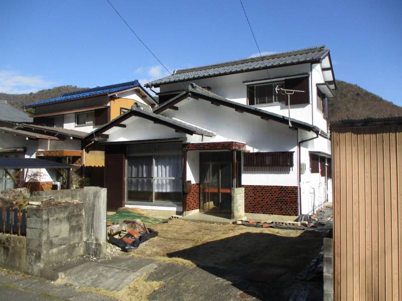 広いお庭
駐車場2台（普通車と軽）