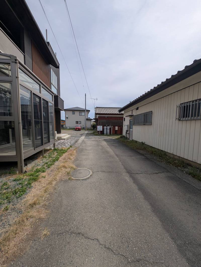 前面道路も広く、駐車しやすい！