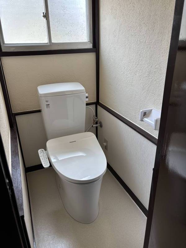 トイレは新品交換。ウォシュレット付き。