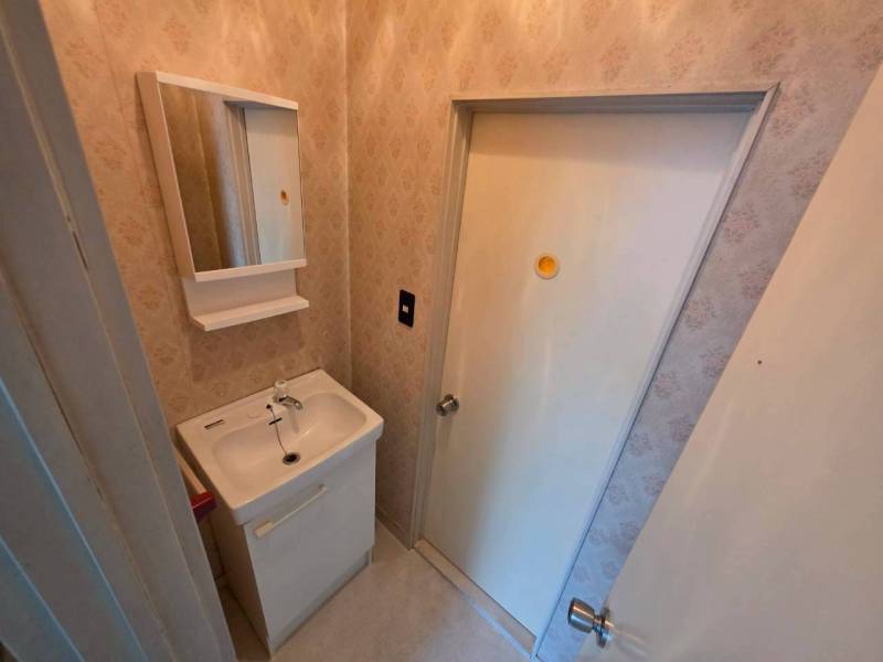 2階にも洗面台とトイレあり！忙しい朝も安心！