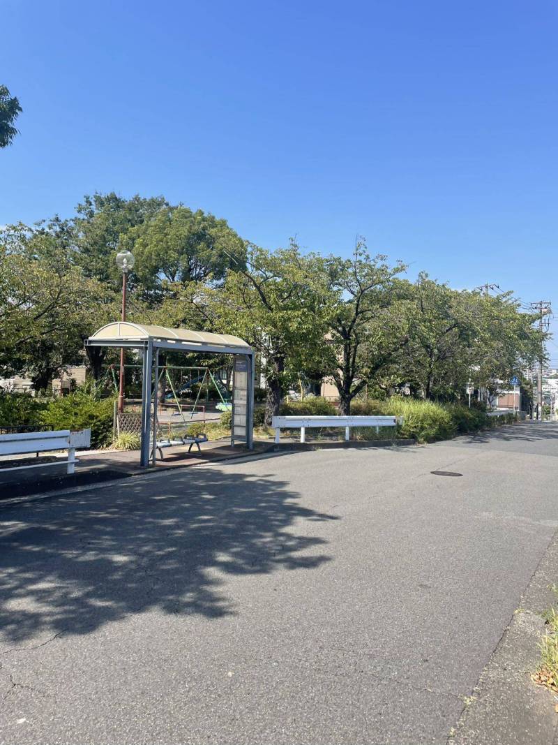 東伸ふれあい公園循環バス停まで徒歩1分。