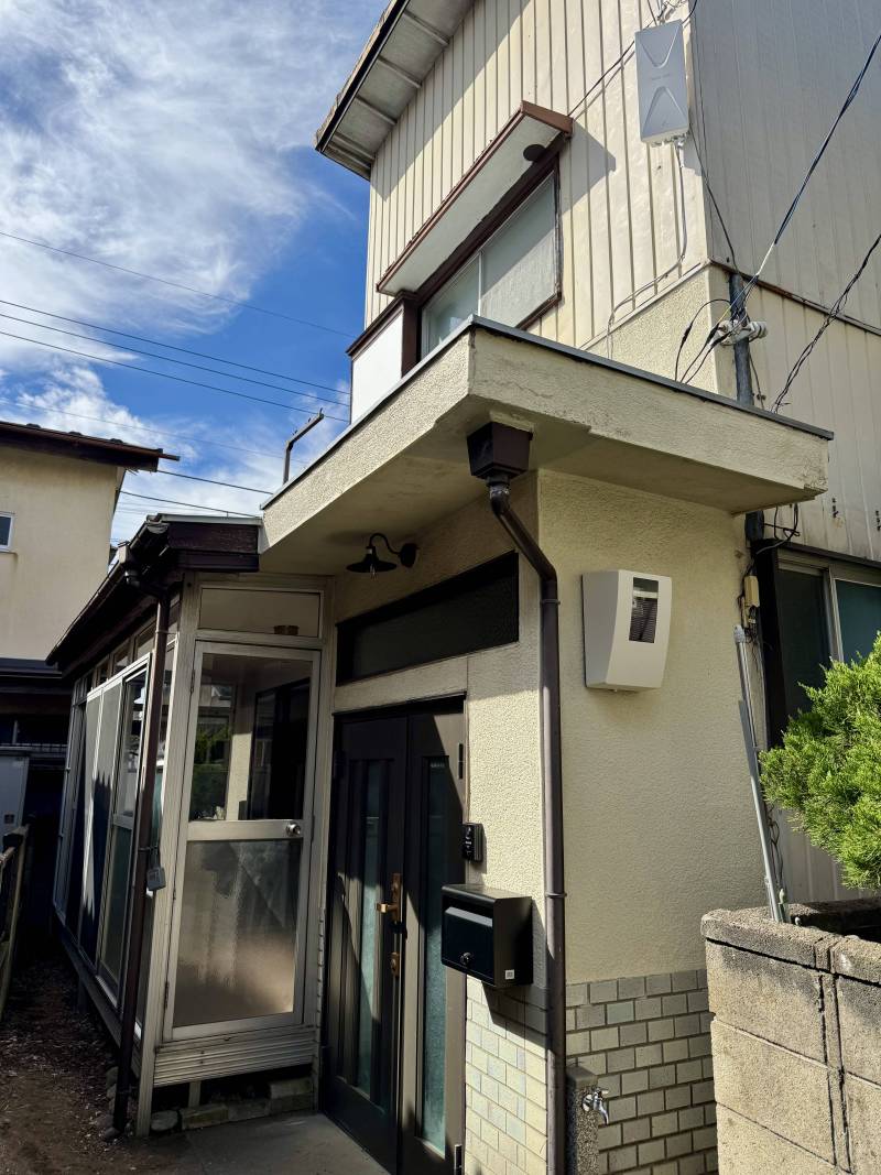 閑静な住宅街に立地