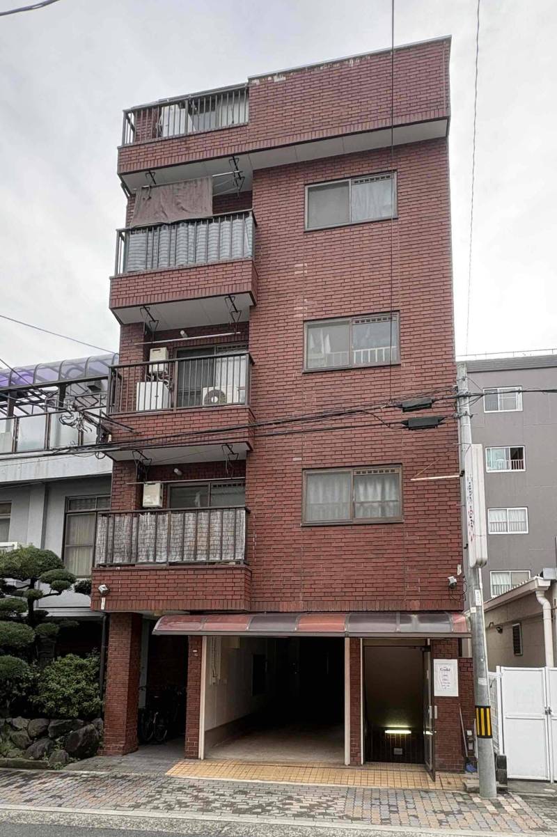阪急京都線上新庄駅より徒歩3分の住宅街にあります