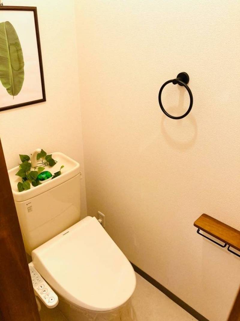 トイレ（温水洗浄便座を新設）