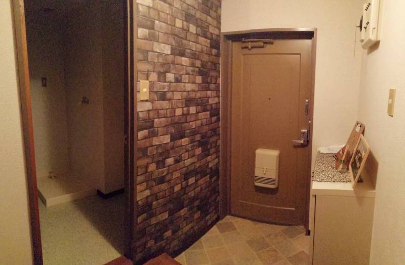 玄関①入ってすぐ洗面台・洗濯場・浴室の部屋があります。