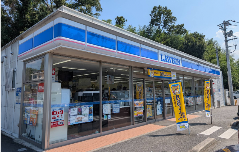 ローソン吉井インター店まで徒歩5分