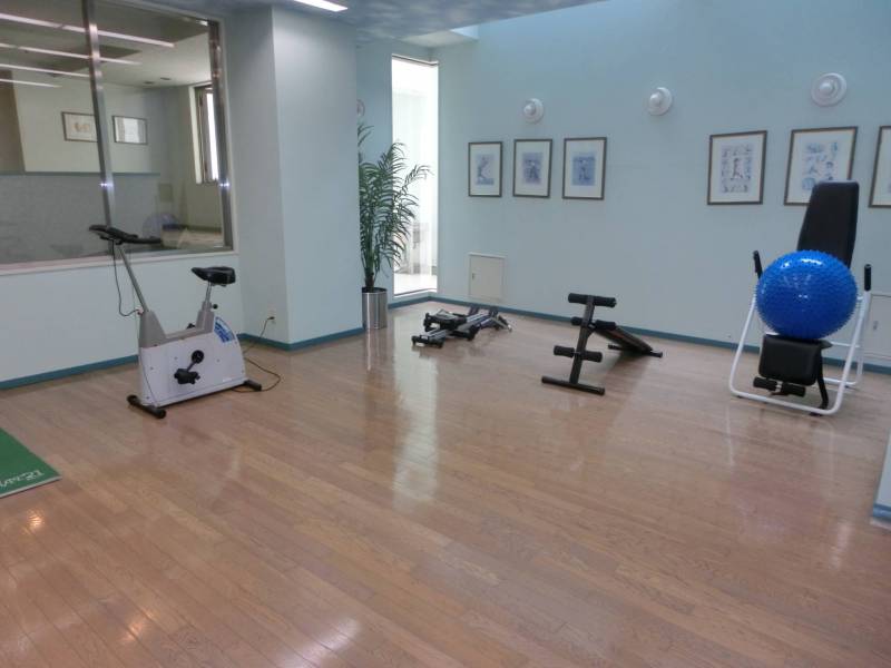 【アスレチックルーム（地階）】
建物内で運動不足解消