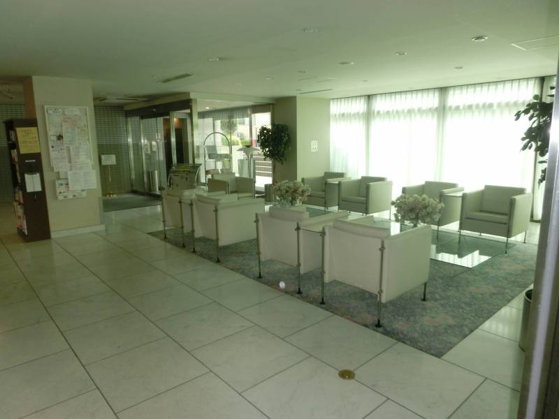 【ロビー】テレビ、新聞、自販機。クリーニング・宅配受付