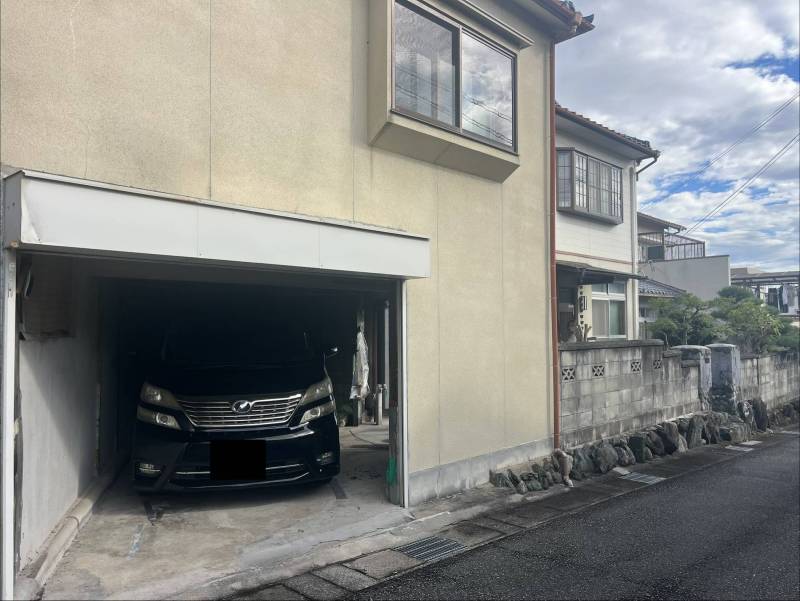 雨風から愛車を守るインナーガレージ完備‼︎