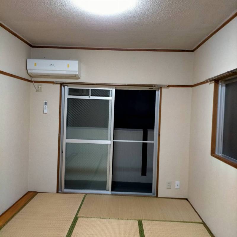 大きな窓があり、風遠しと採光と景色がいい角部屋です