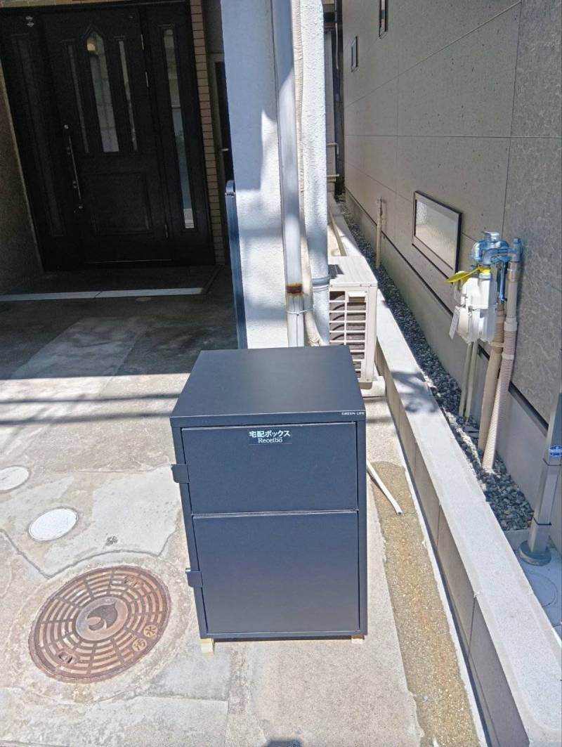 宅配ボックスでいつでも荷物が受け取れて便利です。