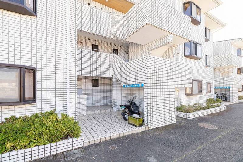 屋根付き駐輪場もあります！