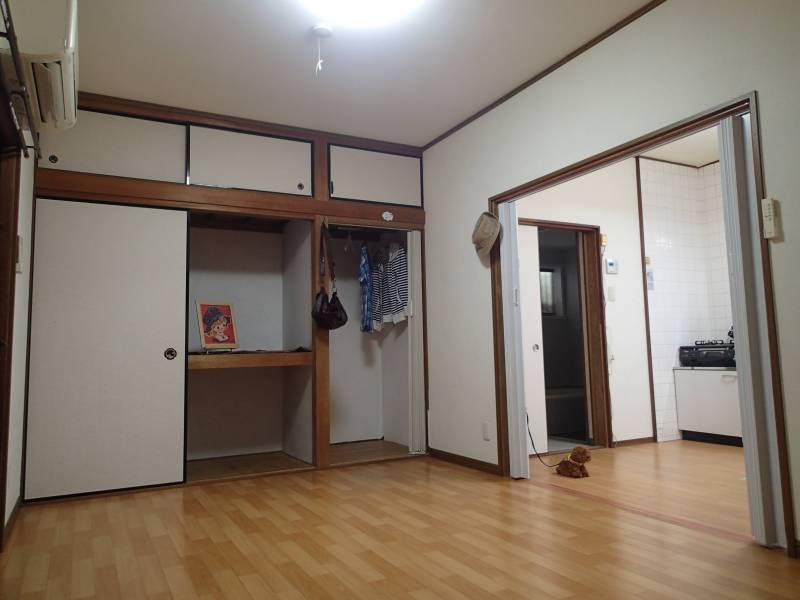 洋間（１階）エアコン付で、ご家族団らんの場所に！