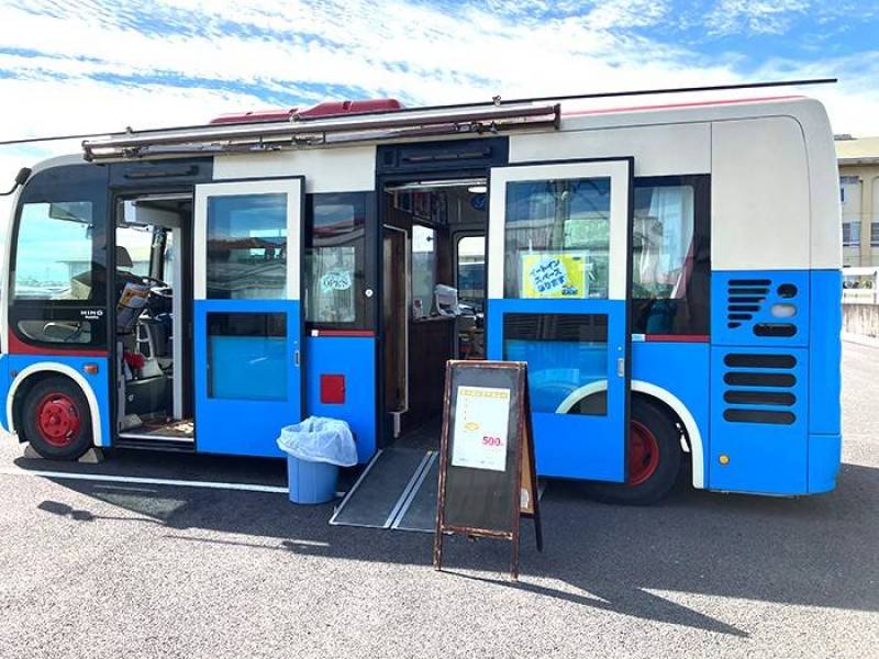 隣の会社の駐車場でキッチンカーがオープン！