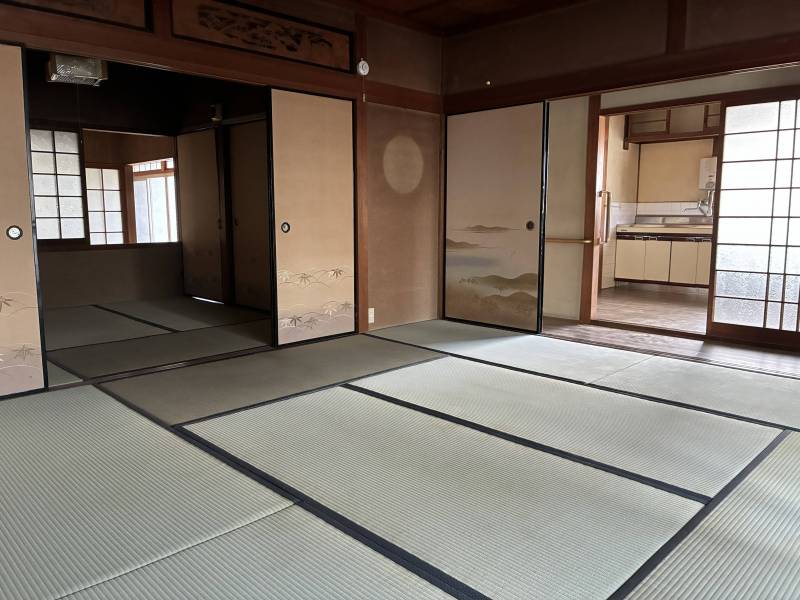 ほっこり優雅な和の広間。エアコン新品設置済。