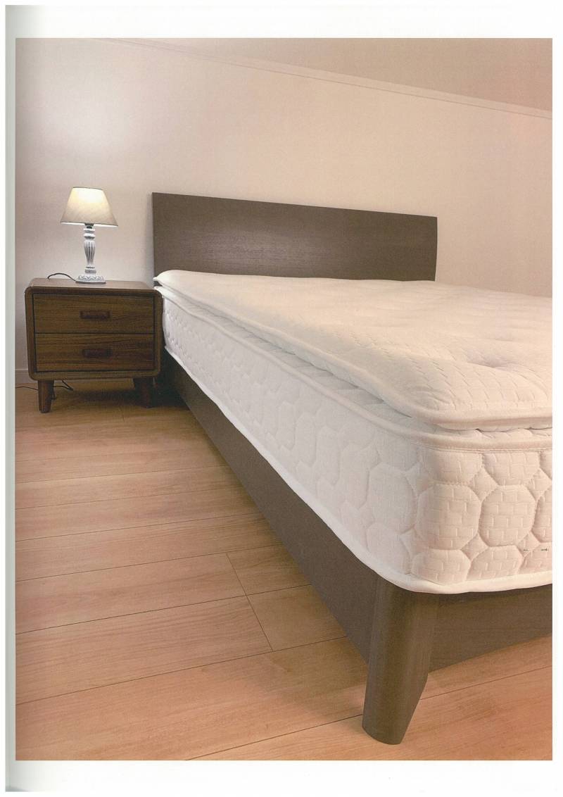 クッション性のある広々としたダブルベッド！