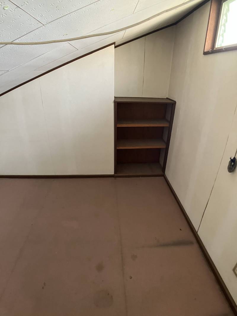 屋根裏部屋です。日当たりがいいです。