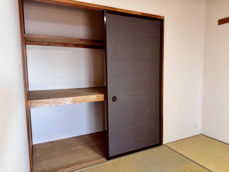 和室には十分な収納があります。