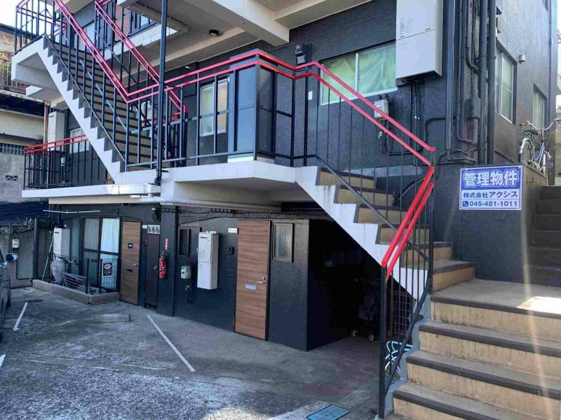 102号室は手前のお部屋です