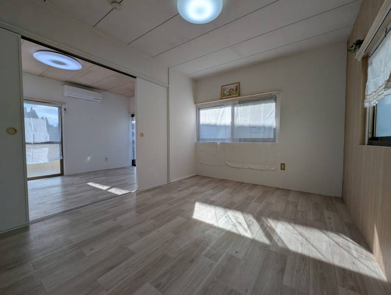 リビングルームと洋室はスライドドア解放で広く使えます。