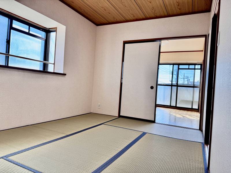 2面採光のためとても明るいです。