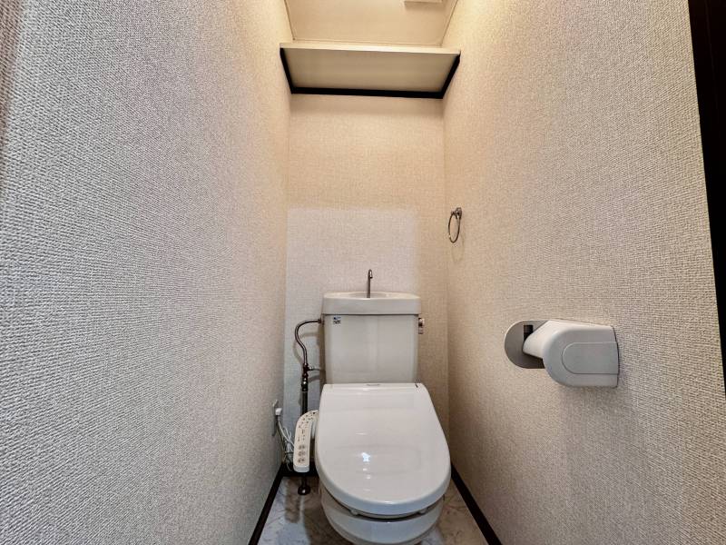 温水洗浄便座付きです。