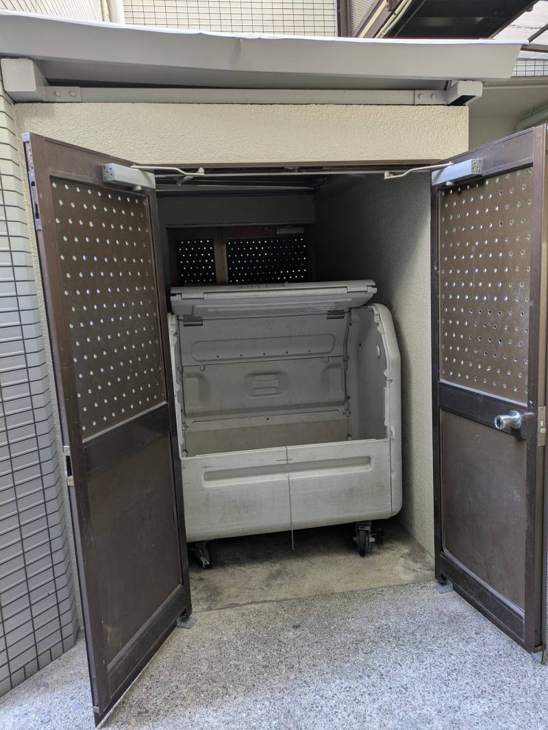 1階ゴミ置き場　敷地内扉付き！
24hオッケー！