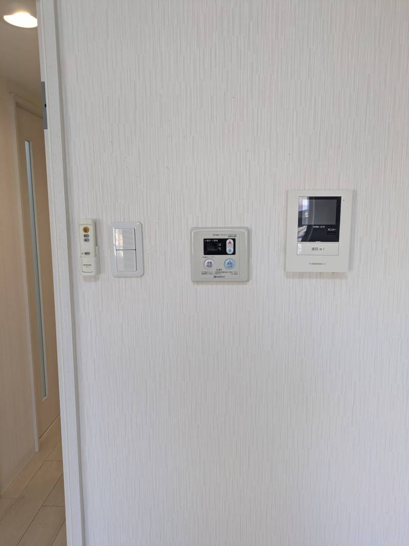 ガス給湯器リモコン　カメラ付きインターホン　